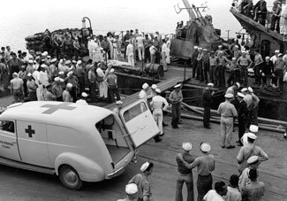 Survivors of the U.S. Navy destroyer USS Hammann are brought ashore at Pearl Harbor from USS Benham on June 9, 1942, three days after their ship was sunk. Courtesy of the U.S. Naval History Heritage Command.